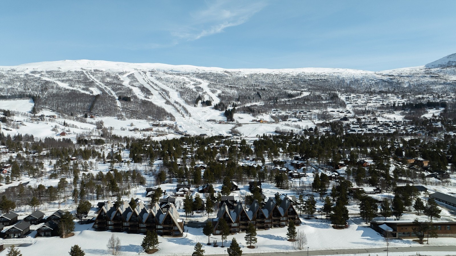 Bjorli er kjent for sine lange og hvite vitre, og Bjorli skisenter er som regel et av de første alpinanleggene som åpner om høsten. Galleribilde