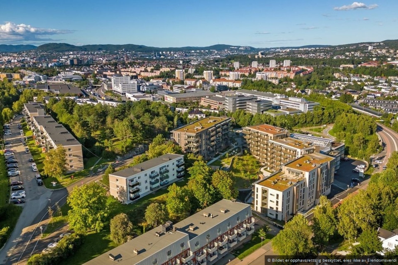 Brattlikollen - et rolig og sentralt boligområde med nærhet til en rekke fasiliteter, offentlig transport og marka. Galleribilde