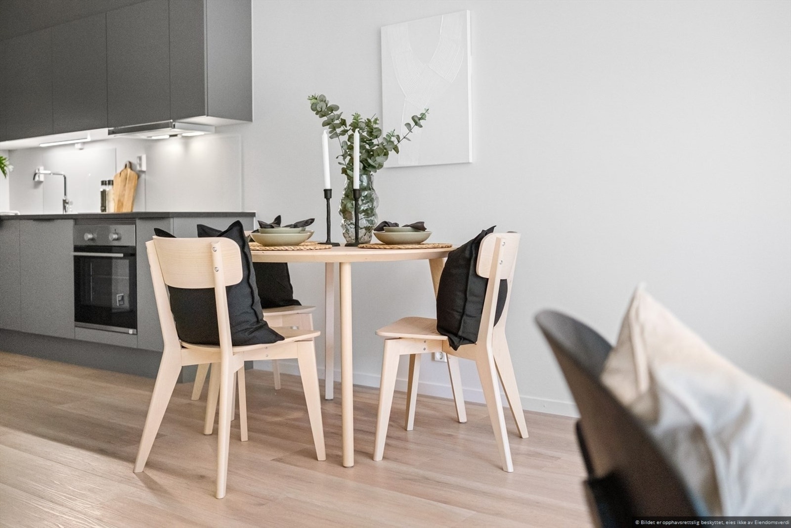 Det er god plass til spisegruppe. Galleribilde