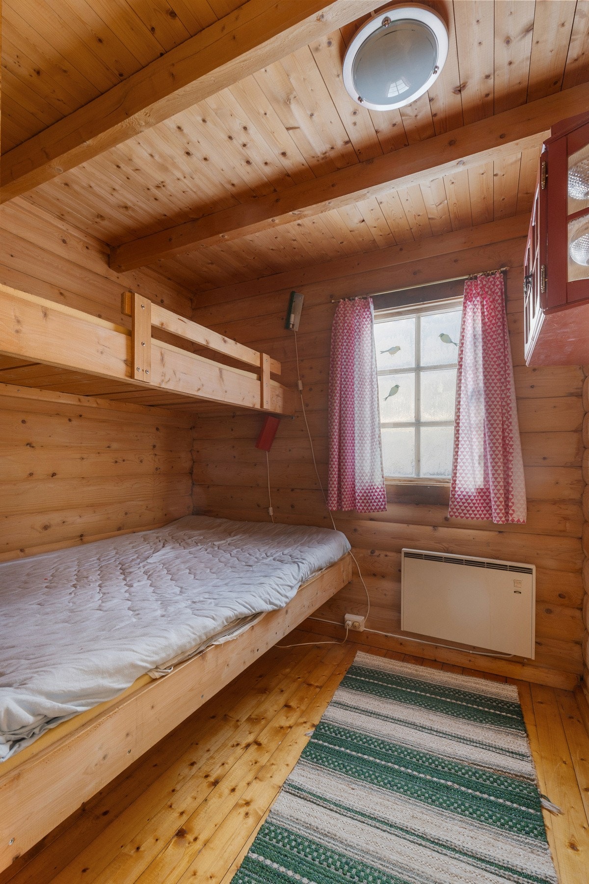 Hytten har totalt to soverom inne i hytten Galleribilde