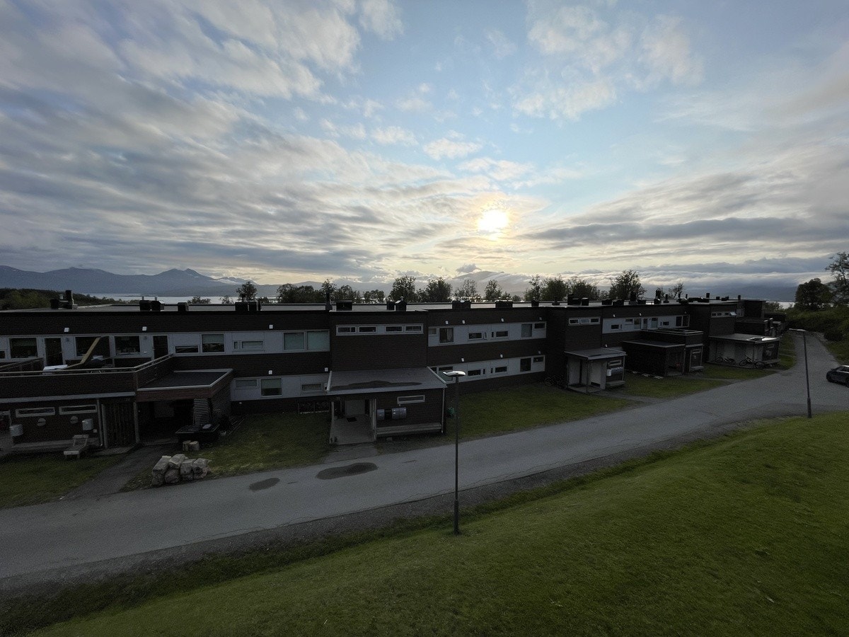 Utsikt mot sør-vest fra terassen. Galleribilde