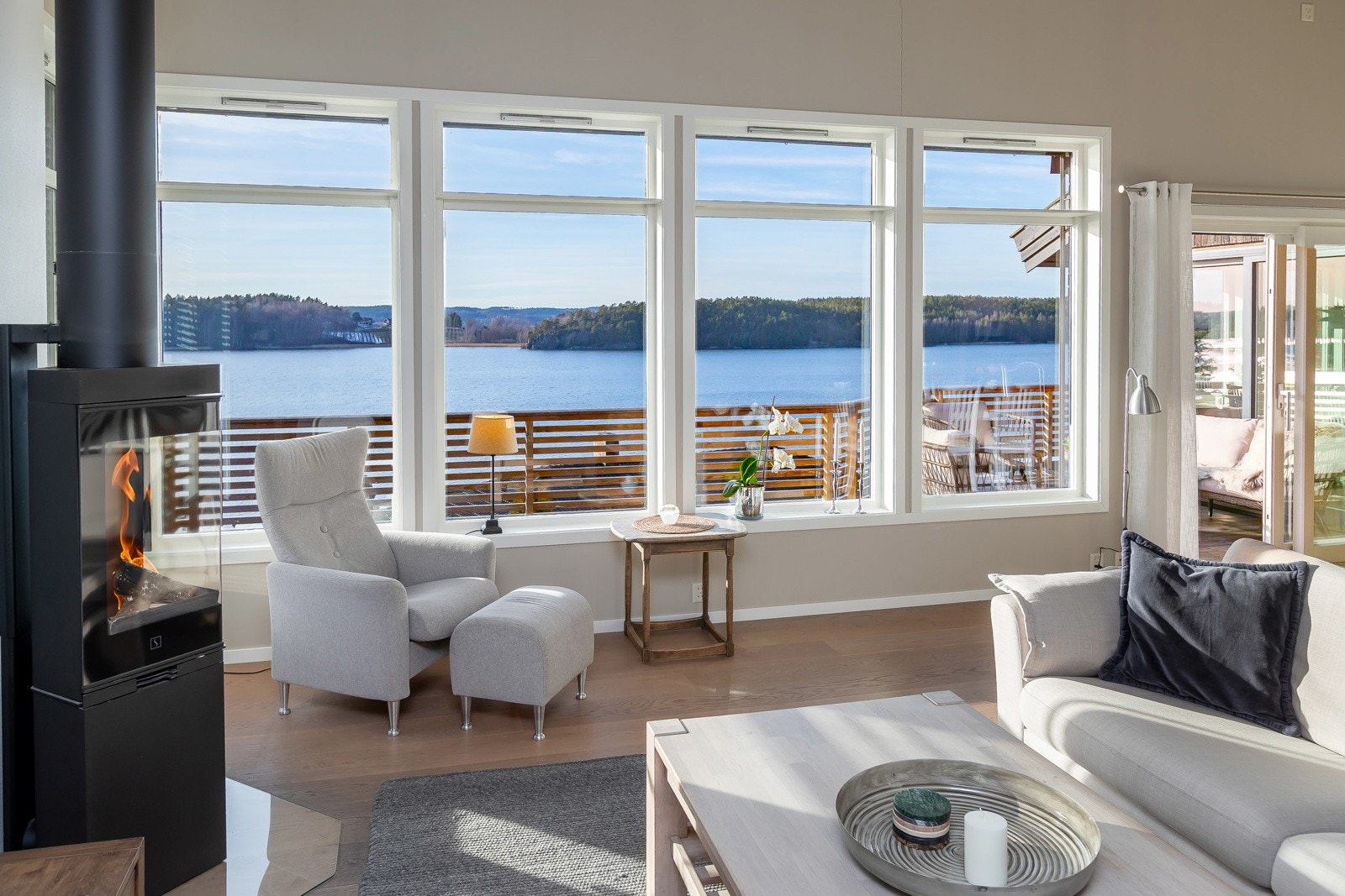 Nyere vedovn & stålpipe Galleribilde