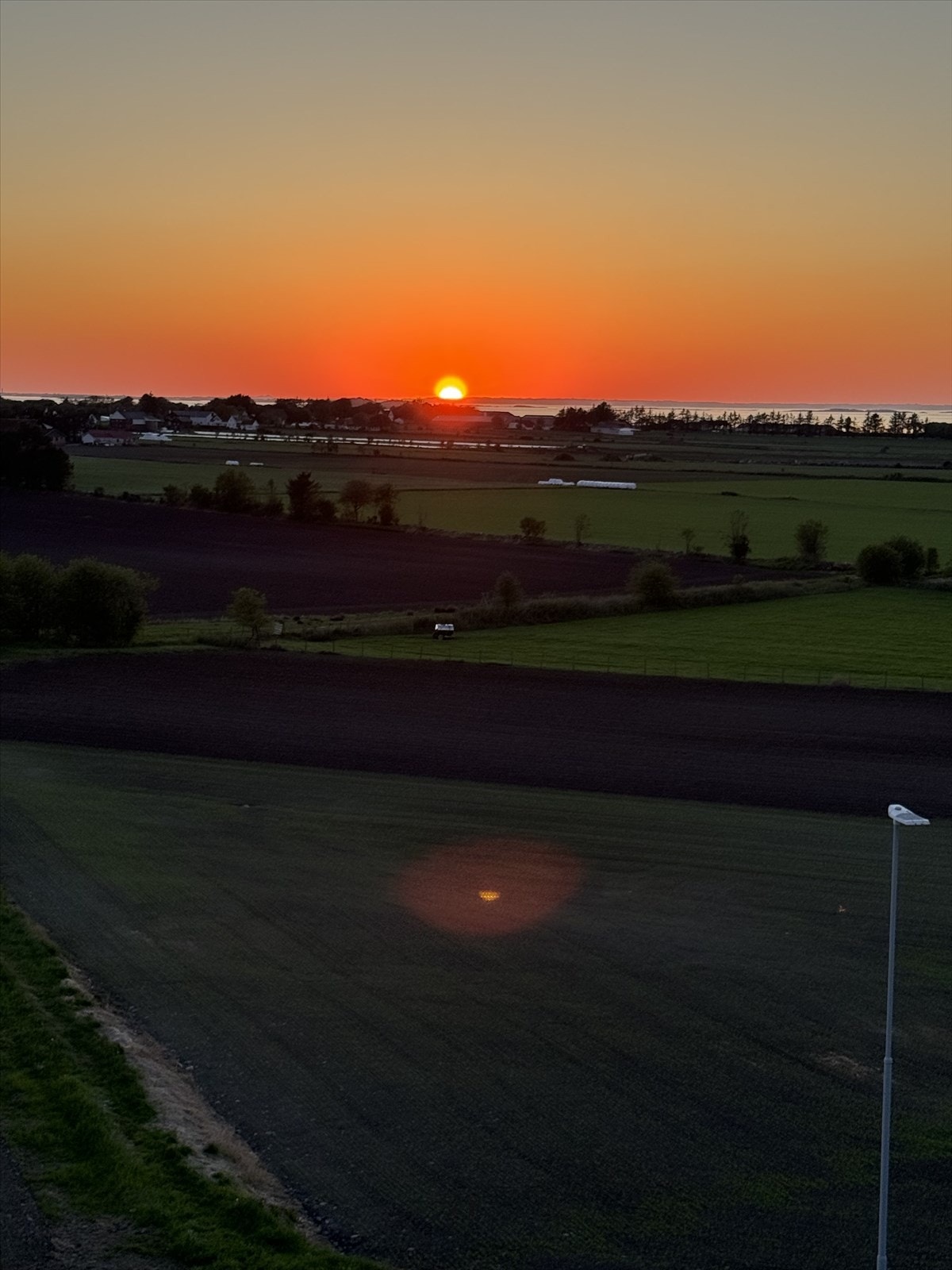 Vakker solnedgang tatt med privatfoto. Galleribilde