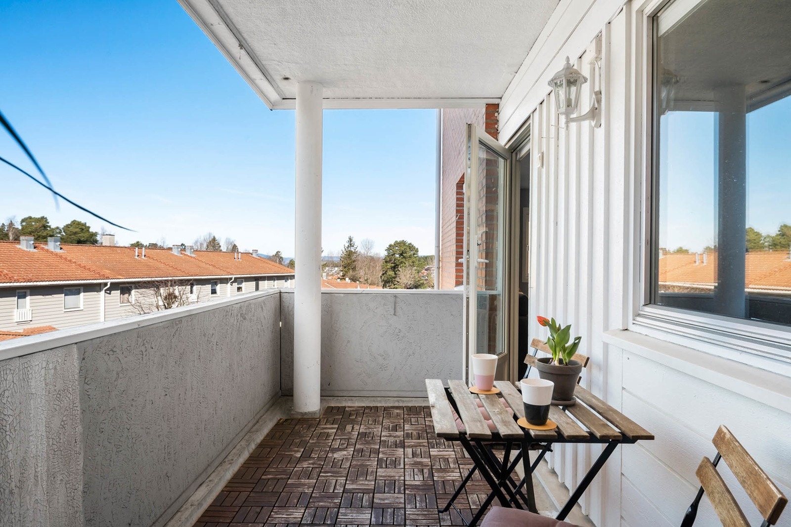 Her er det god plass til ønsket møblement og grill hvor man kan invitere venner og familie til hyggelige sammenkomster Galleribilde