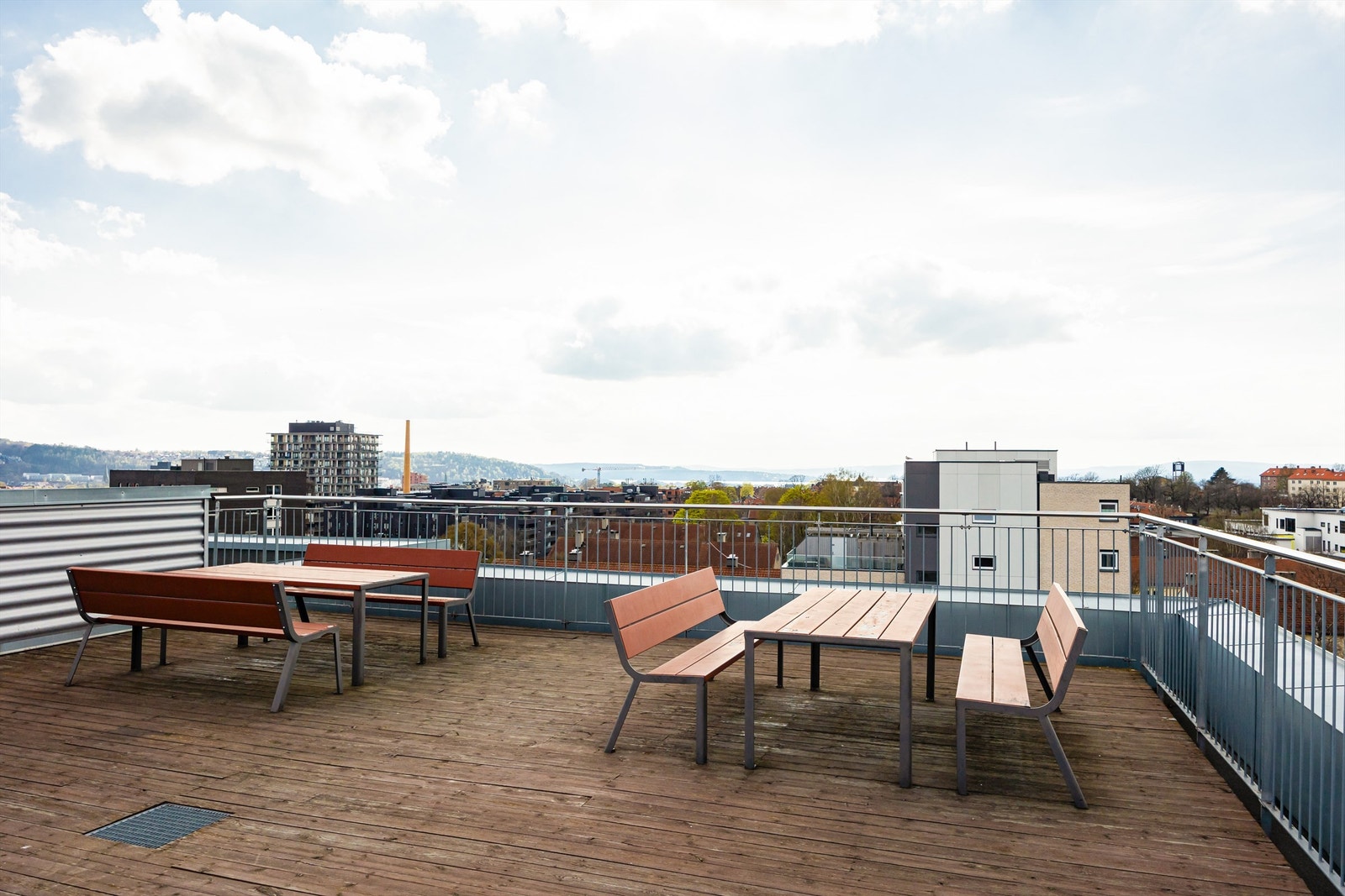 Felles takterrasse med nydelig utsikt og sol hele dagen. Galleribilde
