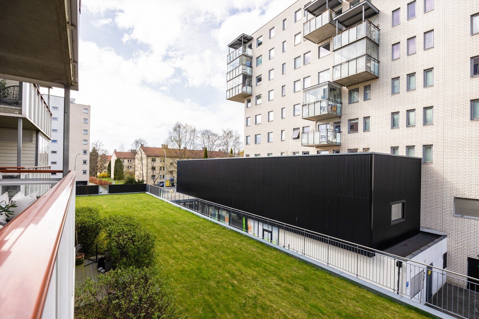Utsyn fra balkong. Galleribilde