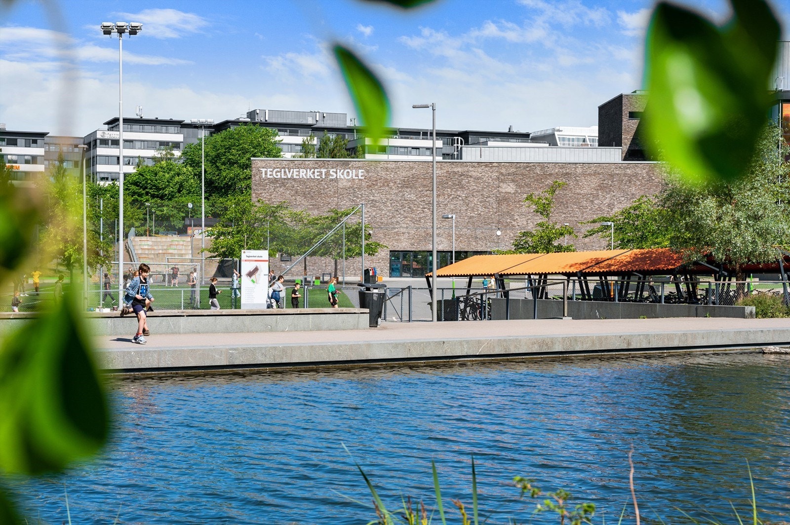 Store flotte grøntområder og rekreasjonsmuligheter med bl.a. Valle Hovin med andedammen, Tøyenparken, Kampen park, nye Tøyenbadet (estimert åpning 2025) og Botanisk hage. Galleribilde