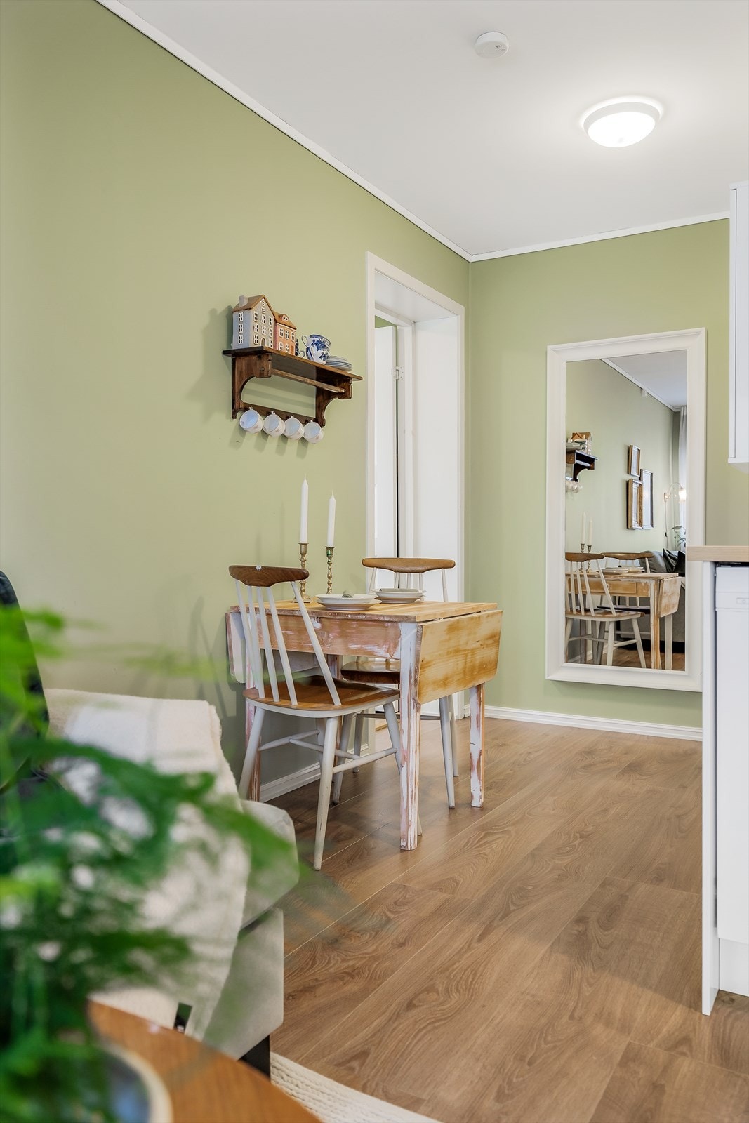Plass til koselig lite spisebord. Galleribilde