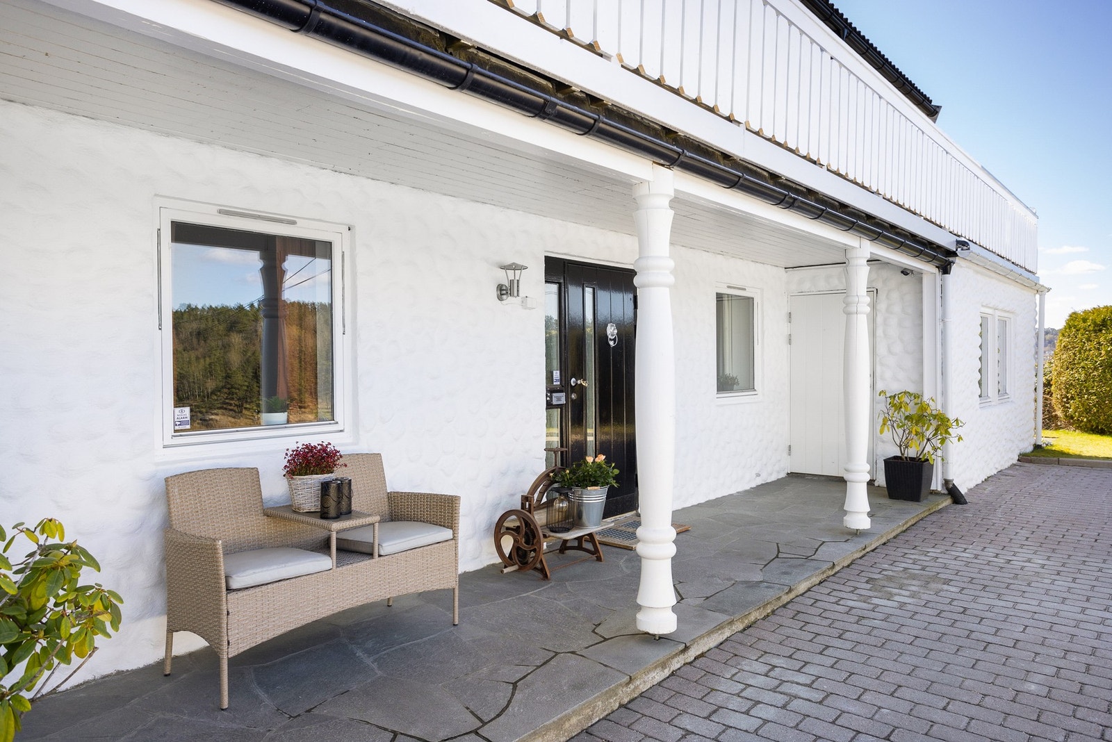 Belegningsstein i gårdsplassen Galleribilde