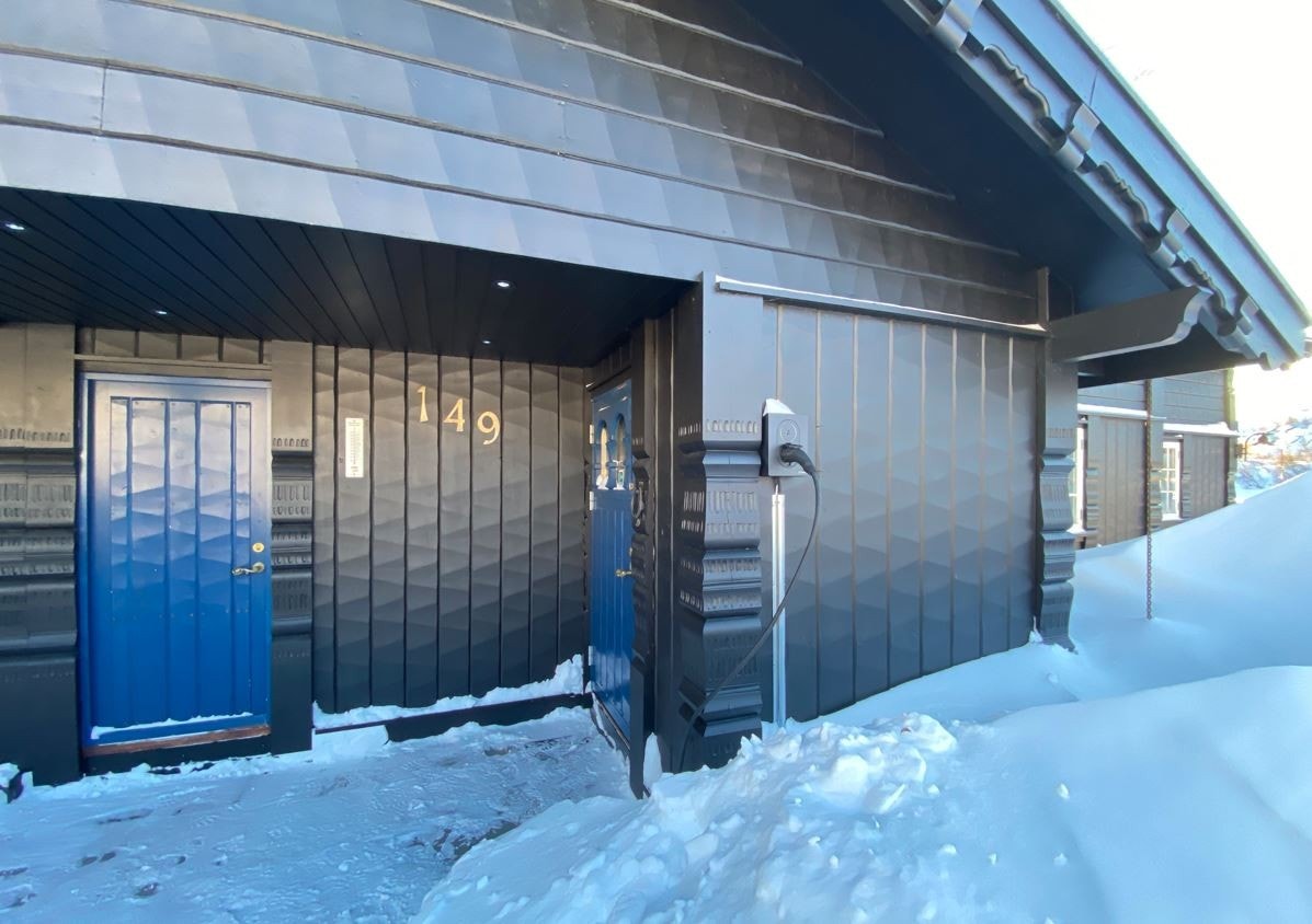 Inngangsparti med elbillader Galleribilde