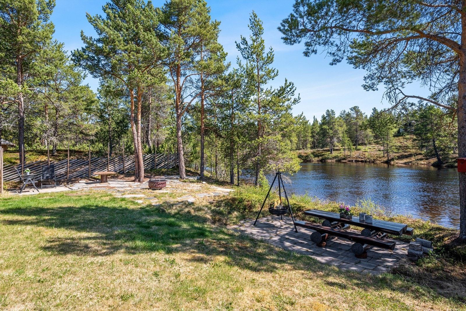Nærområdet er et eldorado for deg som liker fjellturer og jakt/fiske. Galleribilde