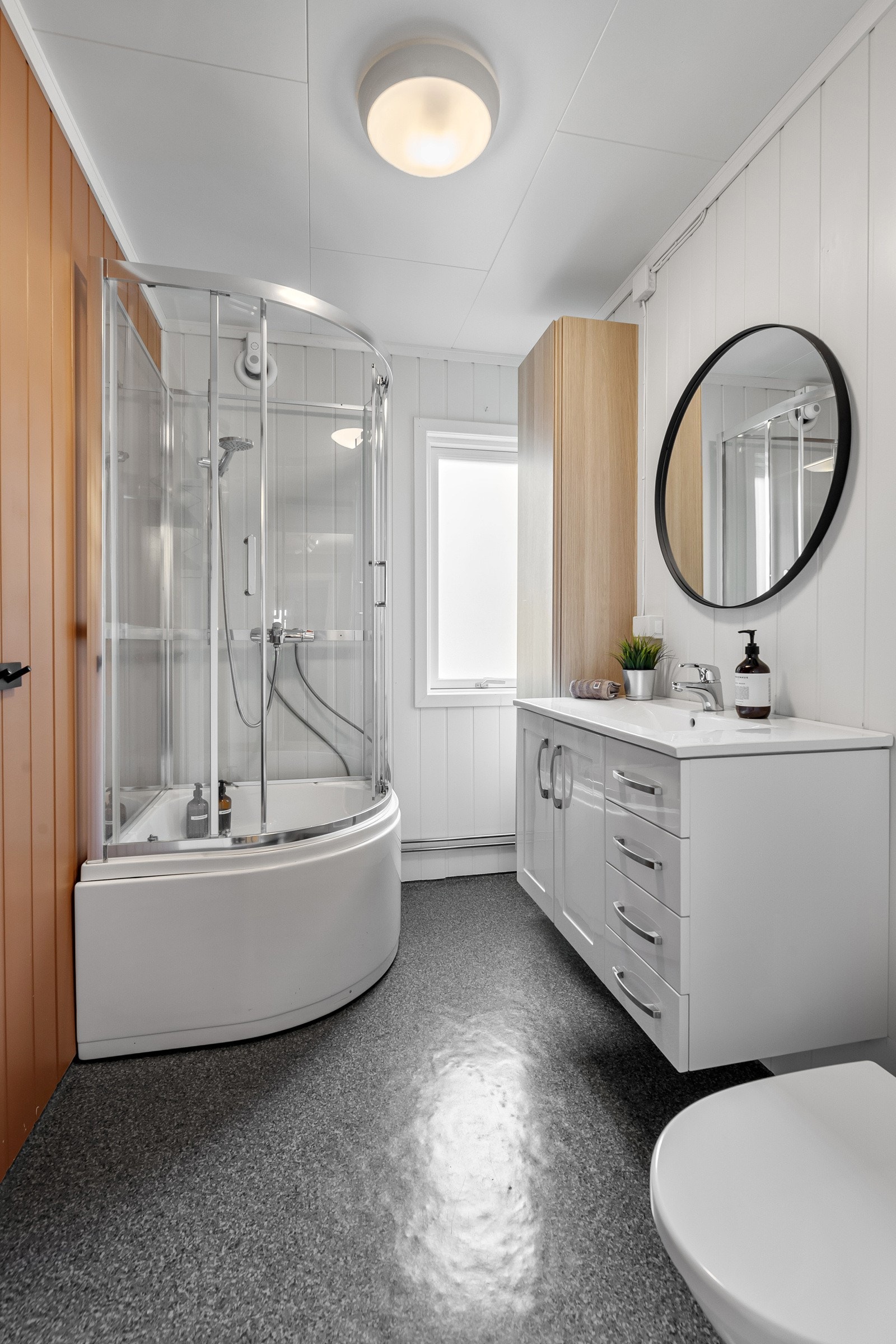 Bad 1. etasje Galleribilde