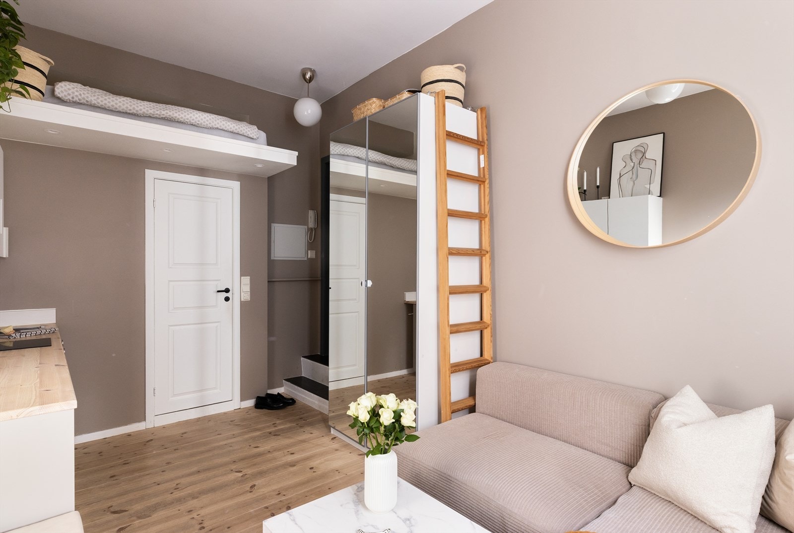 I stuen er det plass til et garderobeskap. Galleribilde