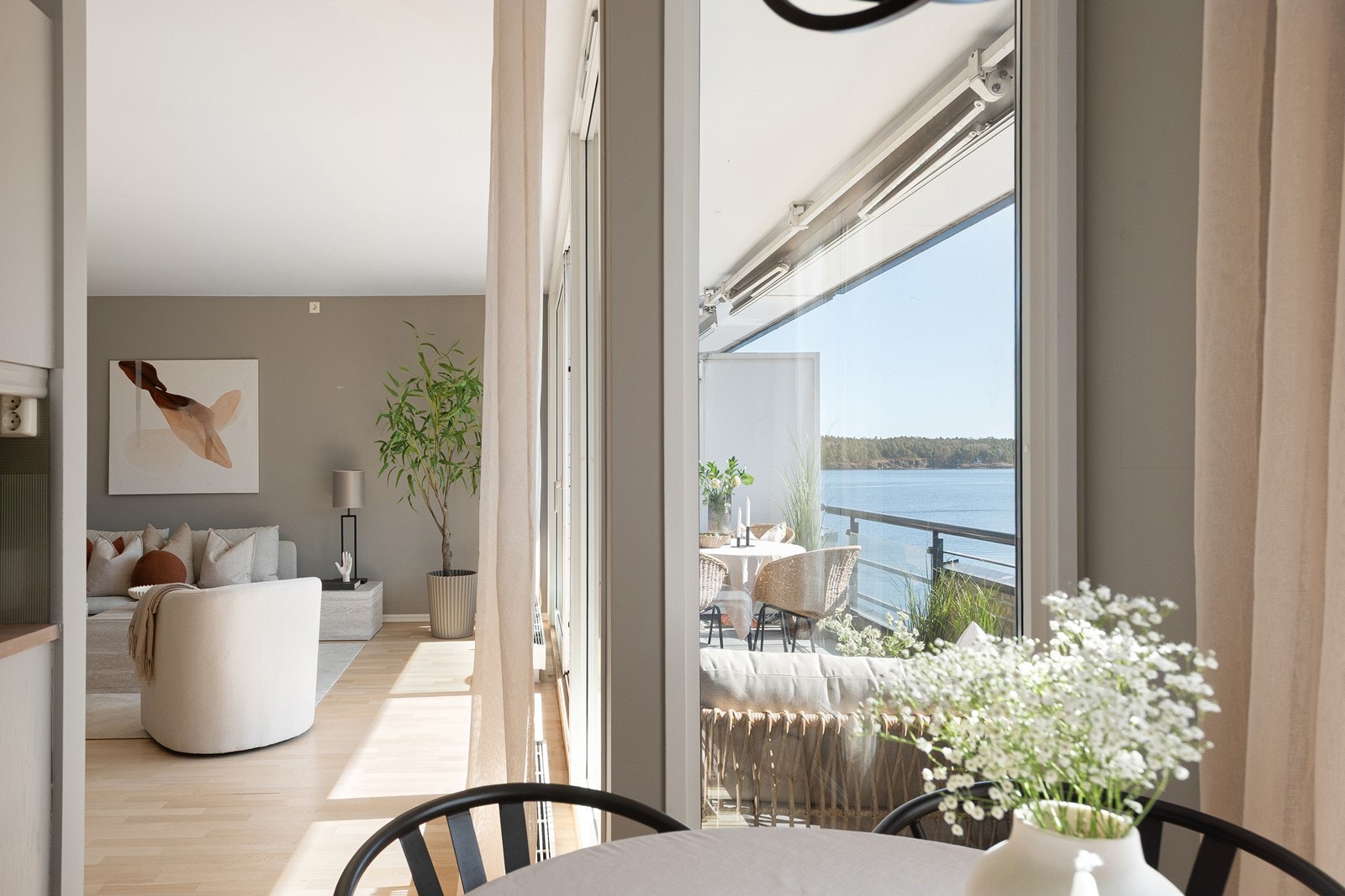 Sjøutsikt fra spiseplass Galleribilde