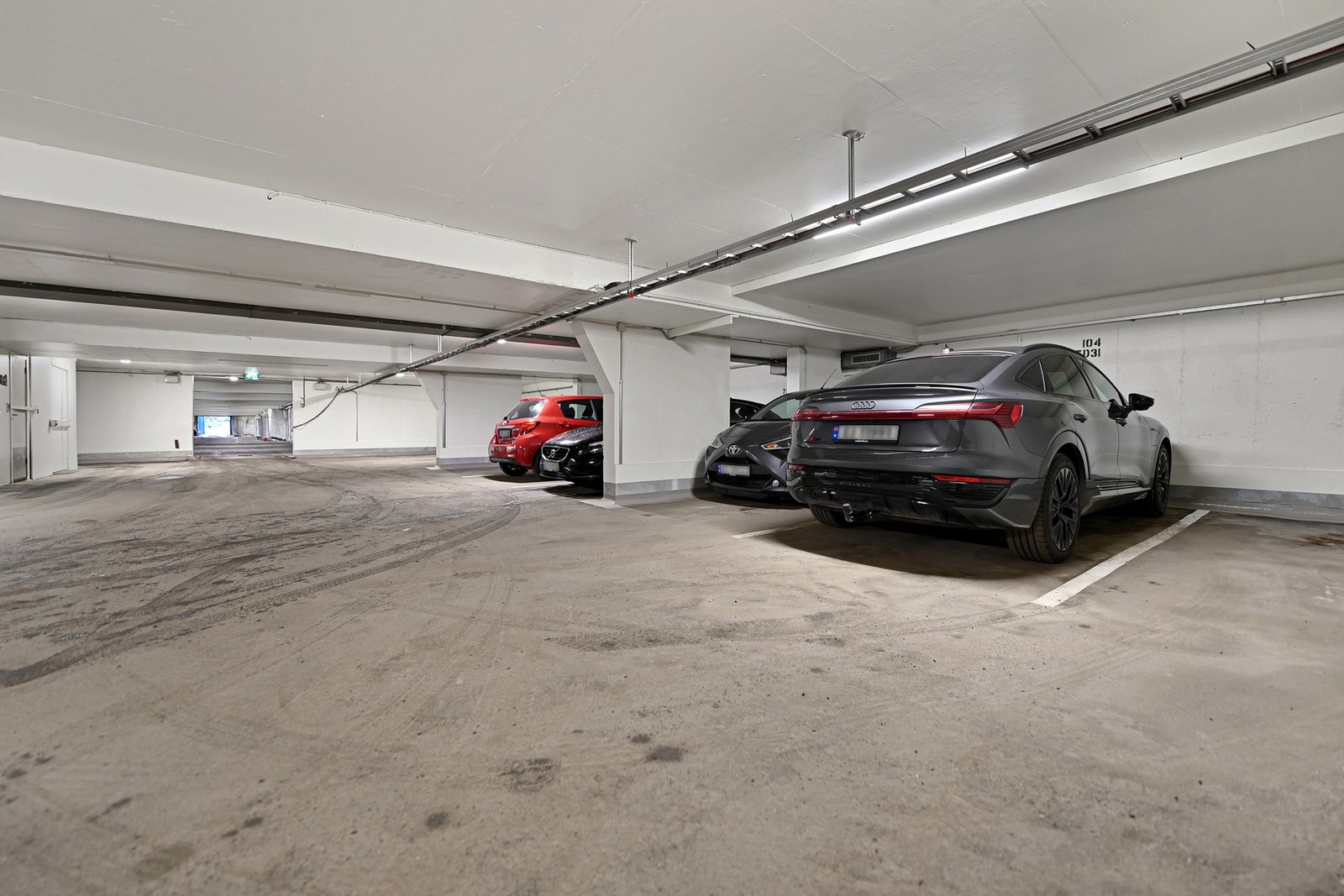 Andel har garasjeplass i kjeller. Galleribilde