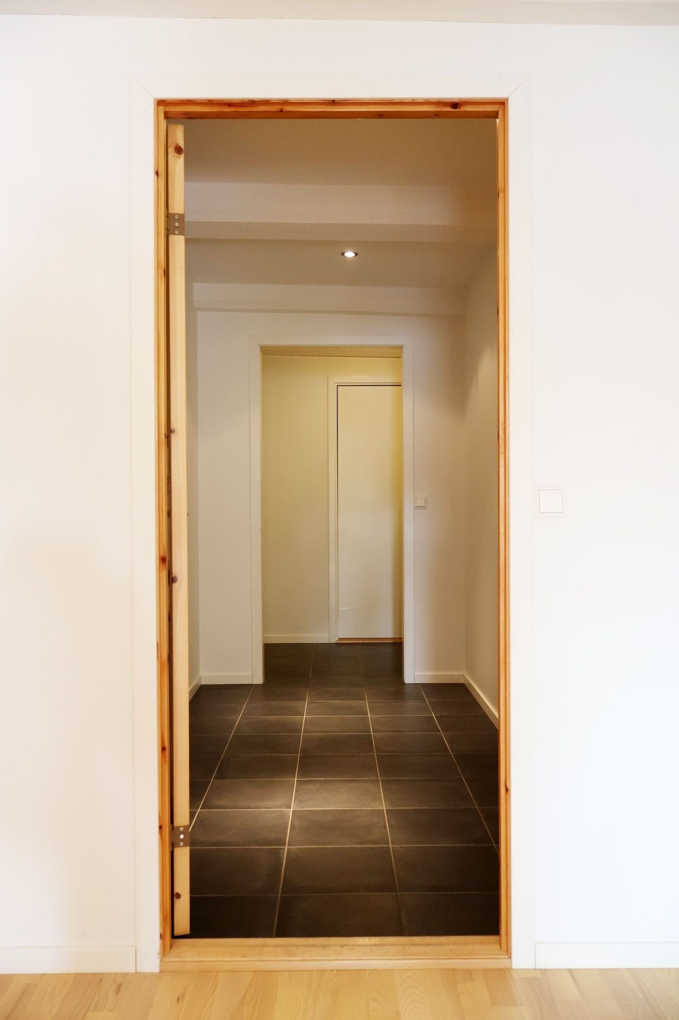 Flislagt gang Galleribilde