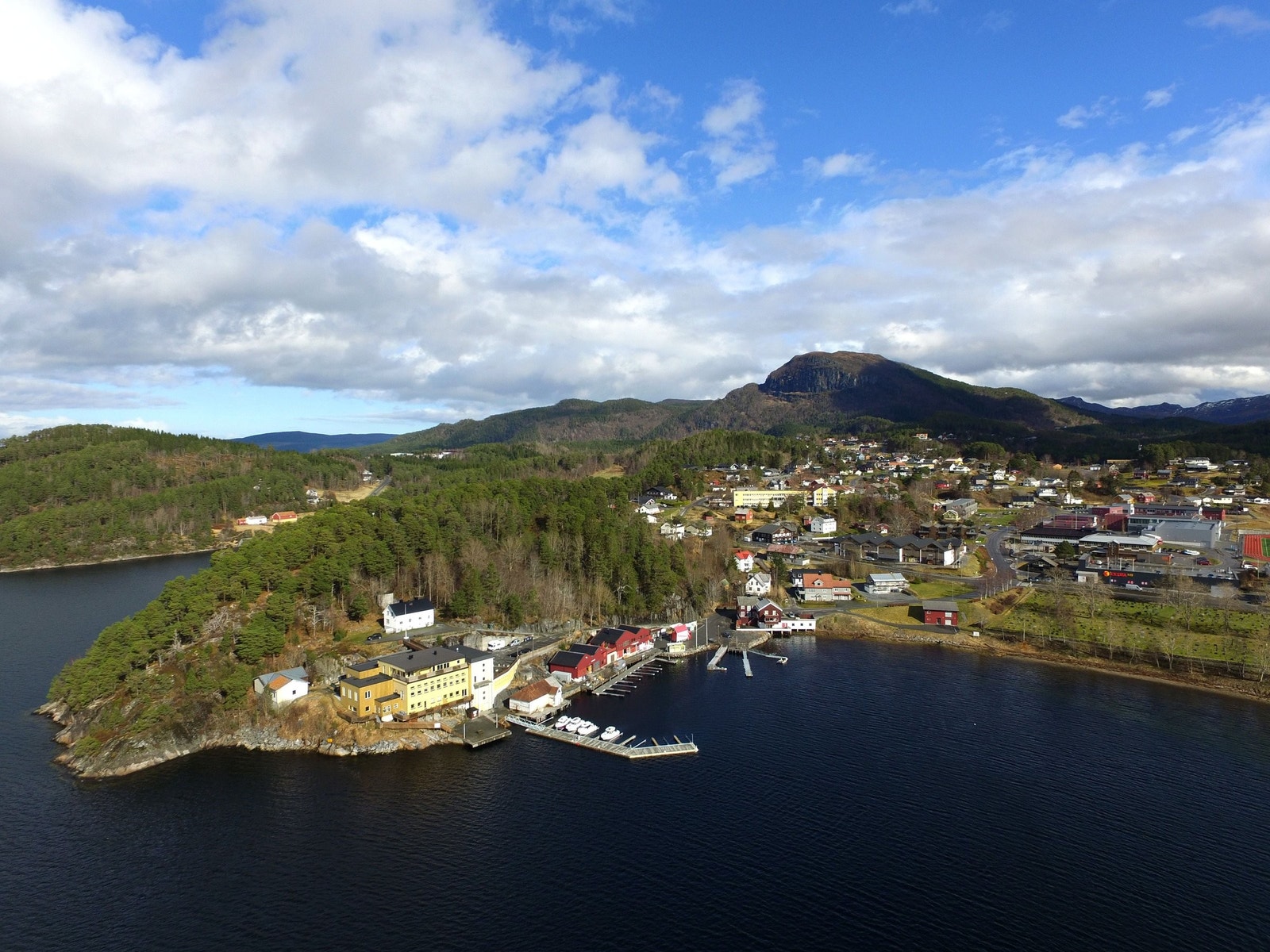 Aure sentrum og Aurbukta Galleribilde