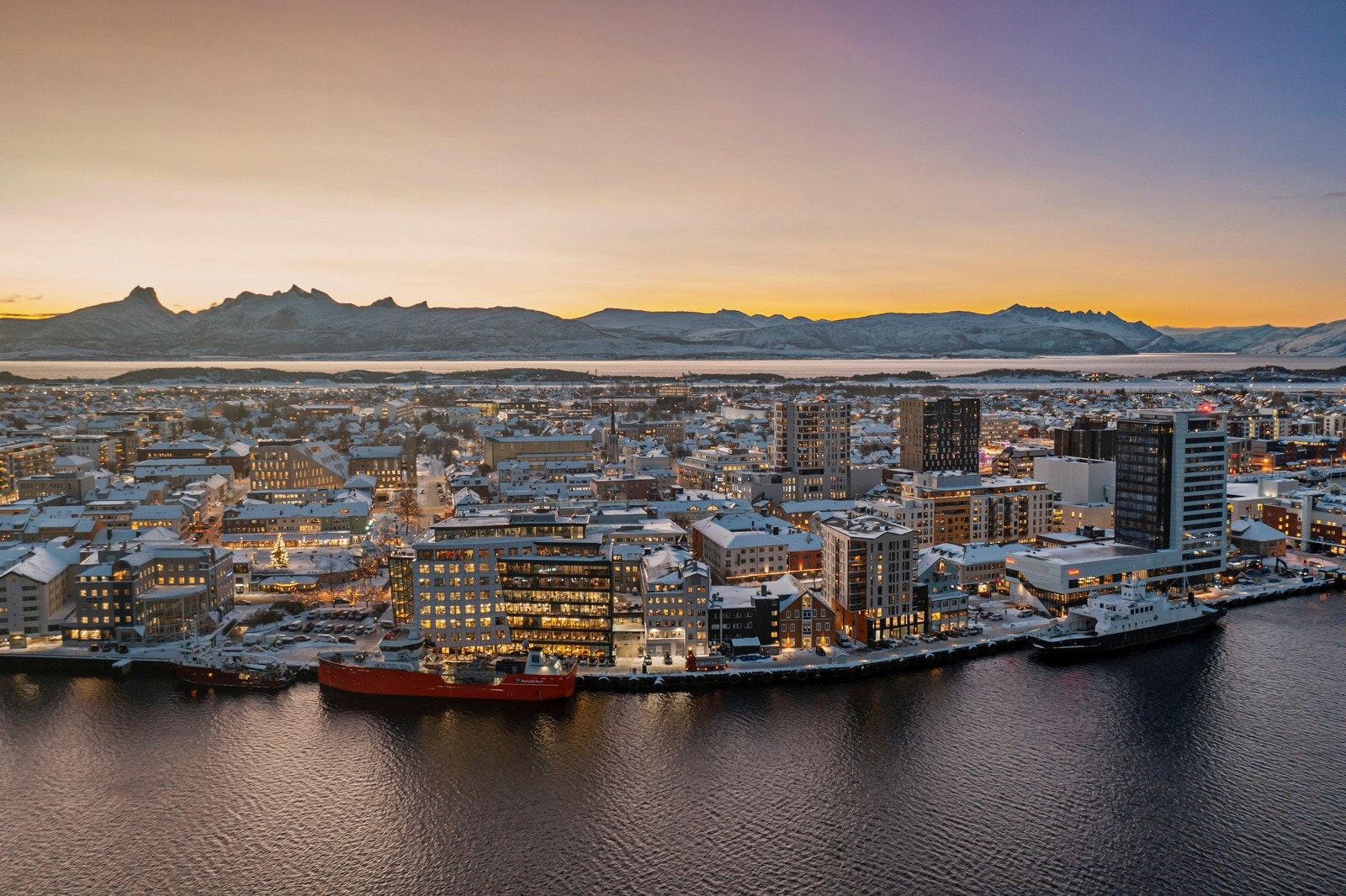 Moloen og flere små, koselige parker er bare en kort spasertur unna, samtidig som det ikke er langt til Bodømarka med alle mulighetene som ligger der. Galleribilde