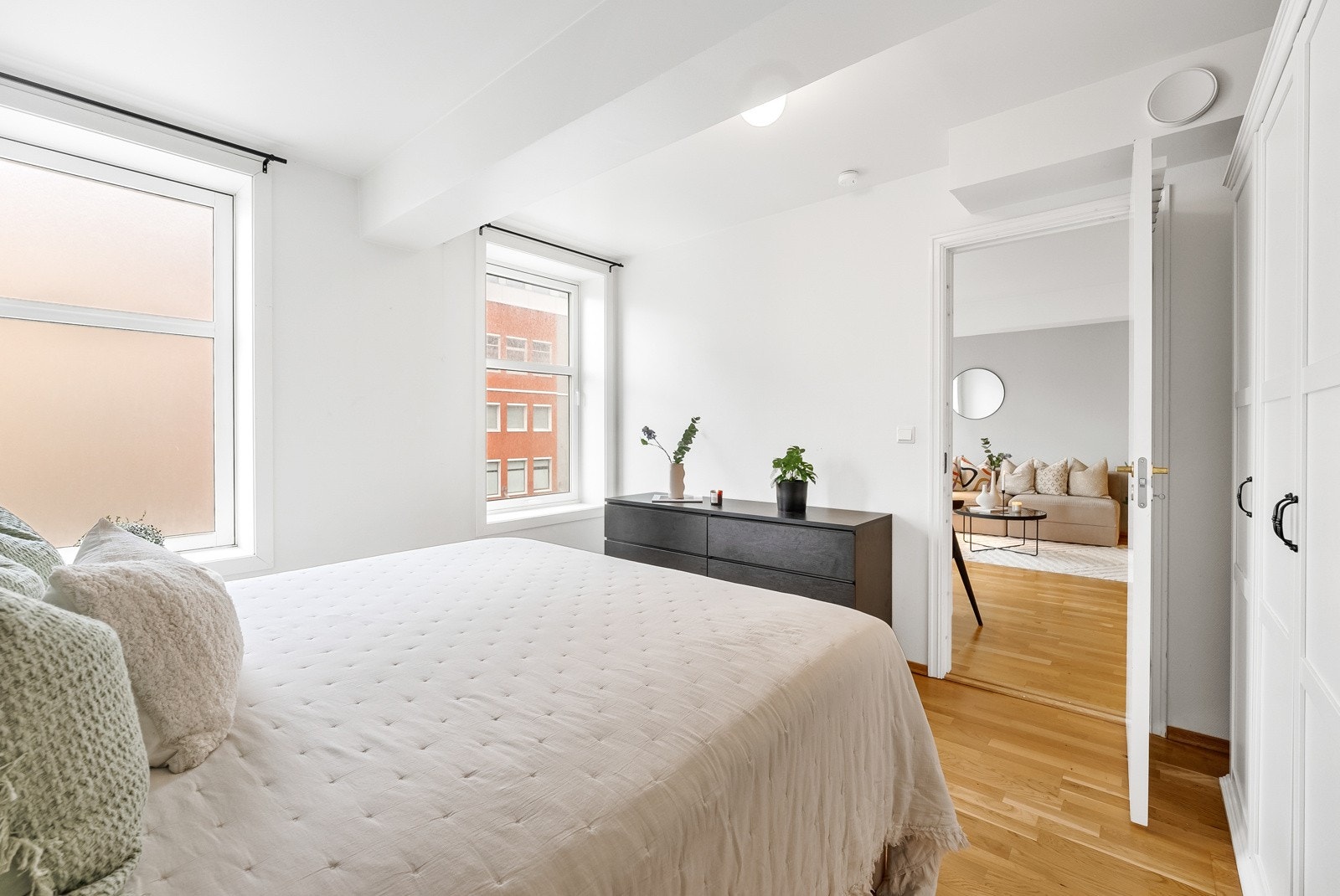 Bygget kan skilte med bl.a. nyere vinduer og en stor, felles takterrasse for sine beboere. Galleribilde