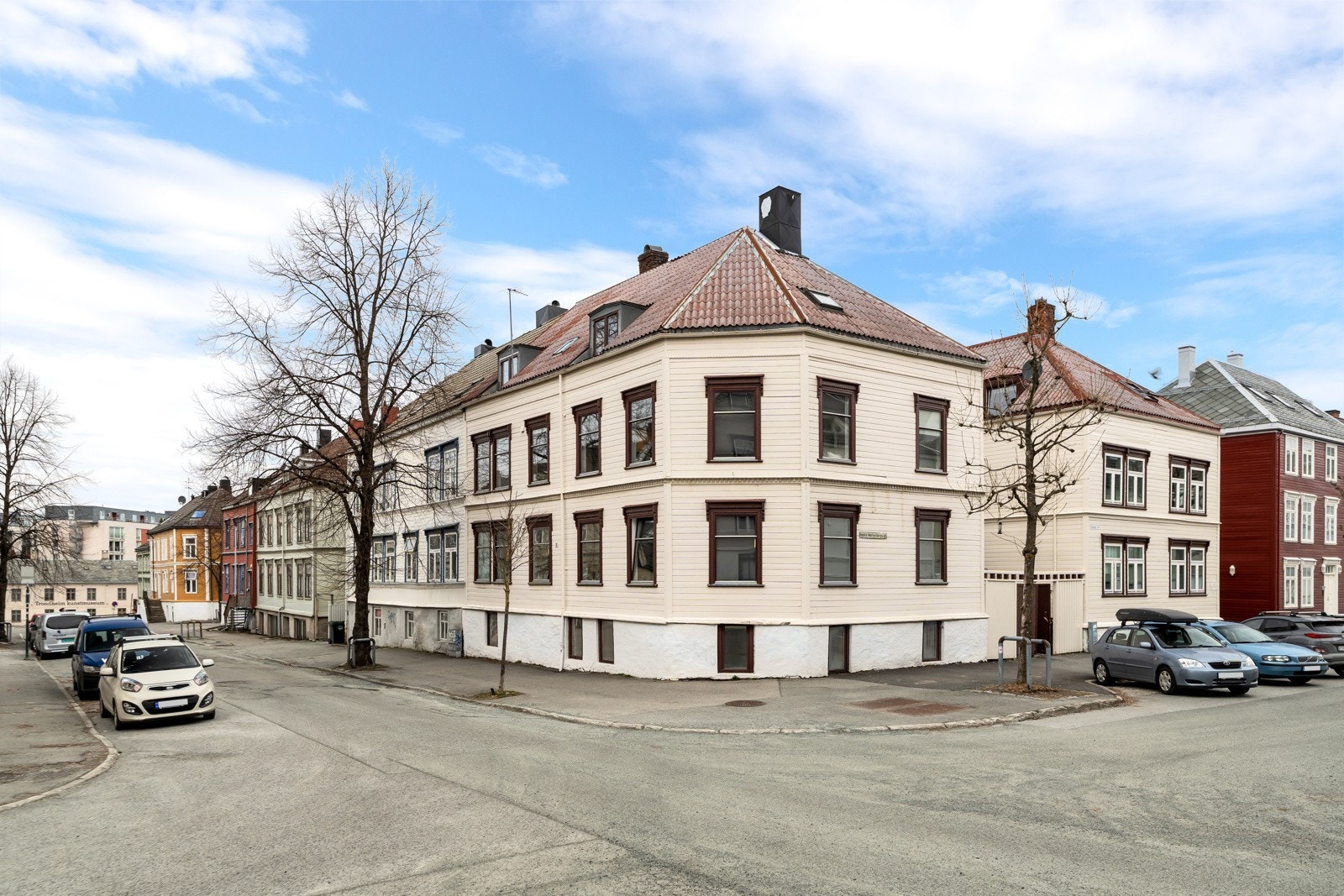 Leiligheten tar del i et lite sameie, som er veldig godt drevet og stadig jobber med å bedre bokvaliteten. Galleribilde