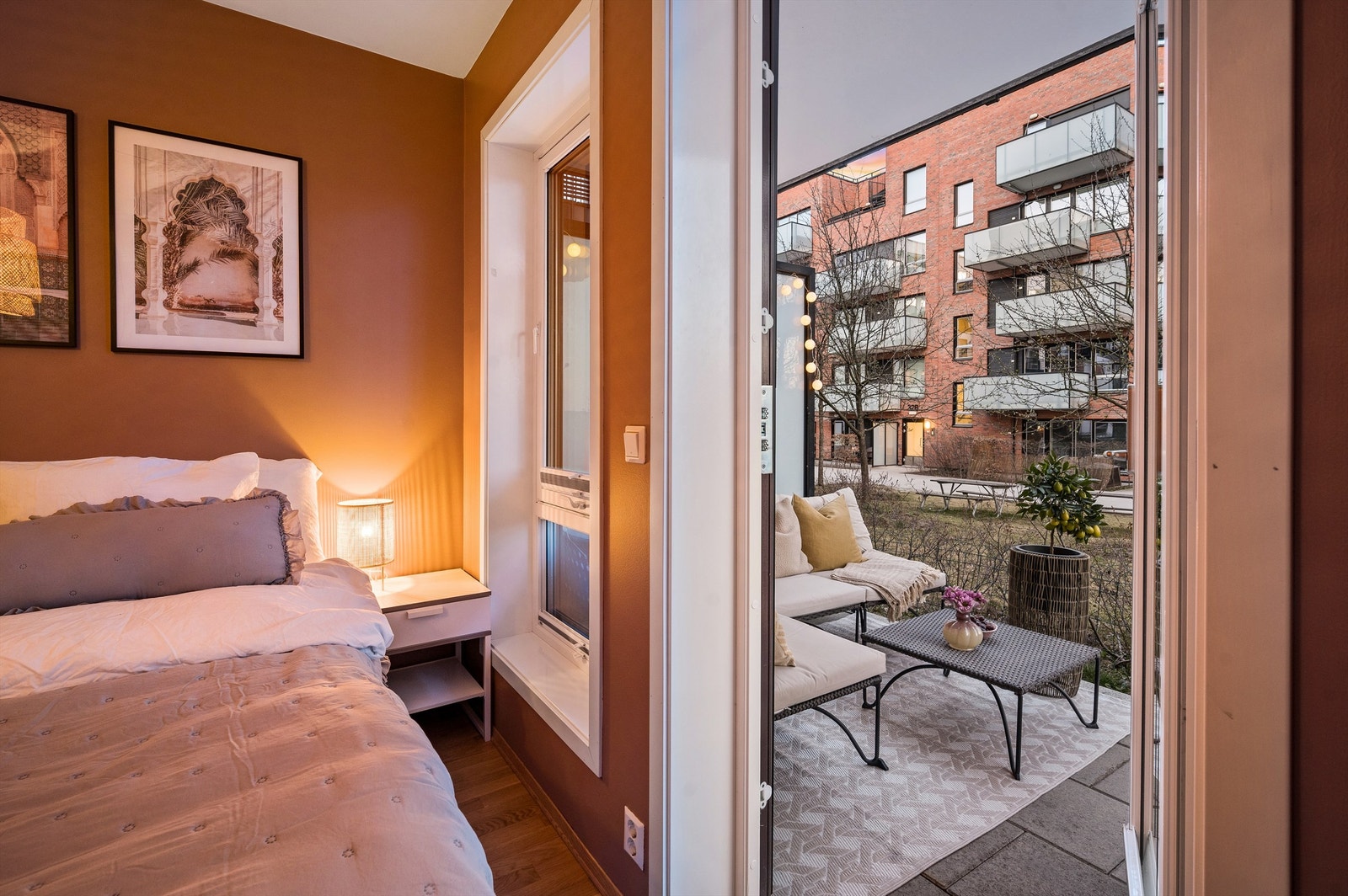 Fra soverommet er det utgang til en herlig terrasse. Galleribilde