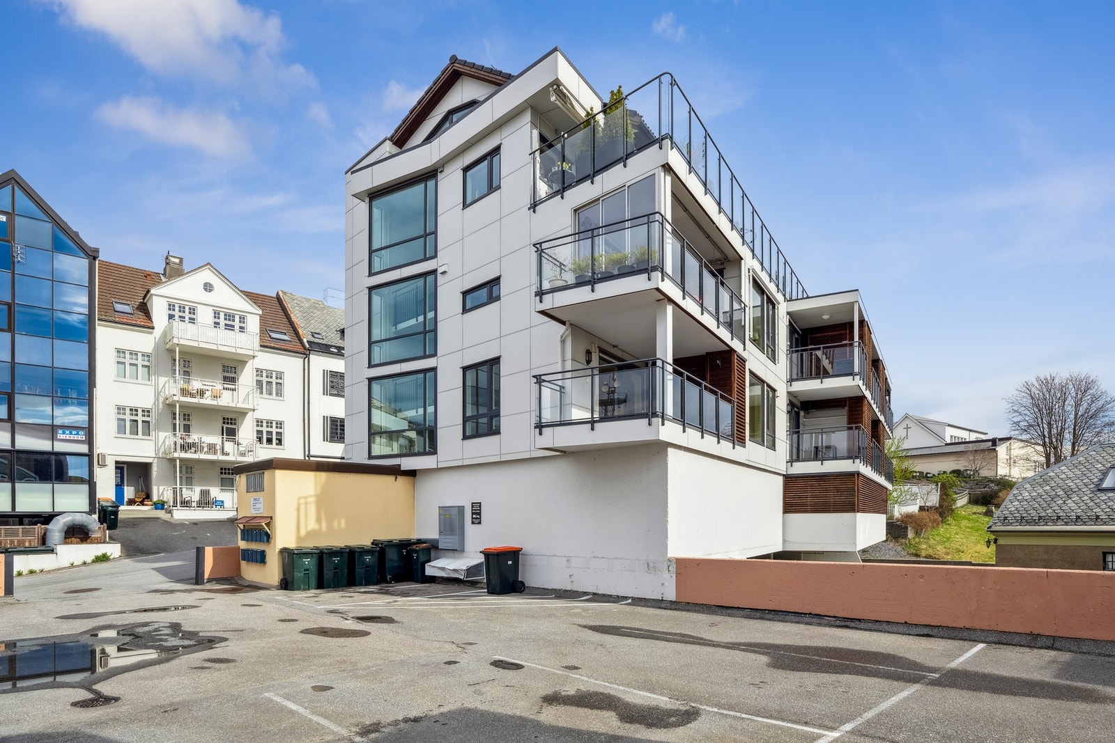 Leiligheten ligger i 2. etasje. Galleribilde