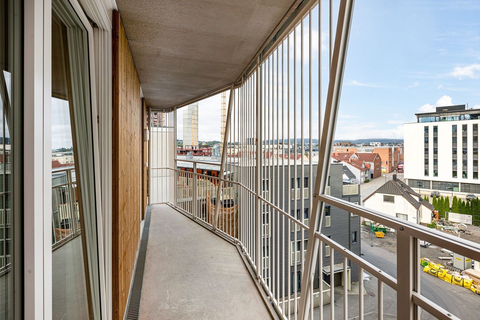 Utsikt fra balkong - Denne deles med nabo. Galleribilde