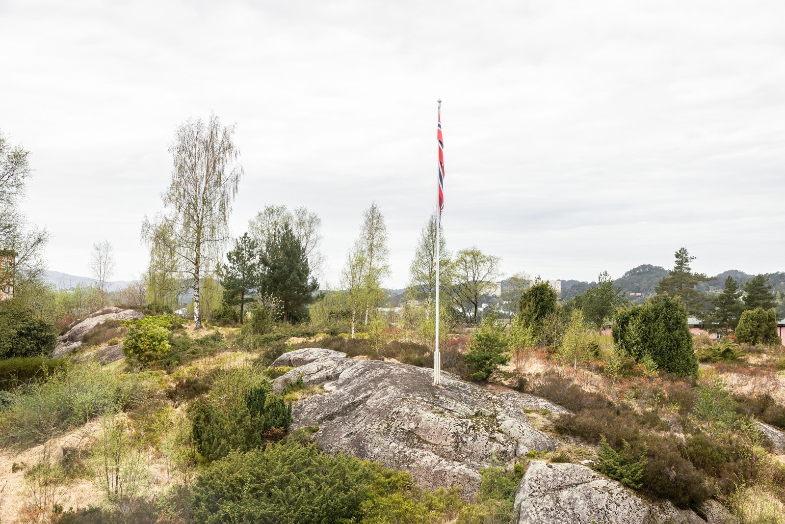 Nydelig utsikt fra balkongen. Her er det sol til langt ut på ettermiddagen! Galleribilde