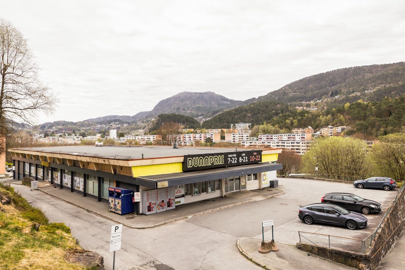 Bunnpris ligger like ved leiligheten, den er også Søndagsåpen. Galleribilde