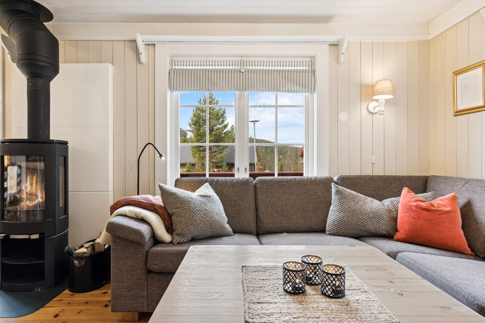 Vedovnen er strategisk plassert midt i rommet. Galleribilde