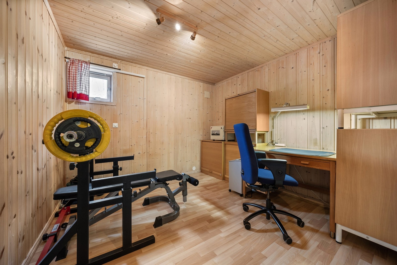 Kontor med gulvvarme Galleribilde
