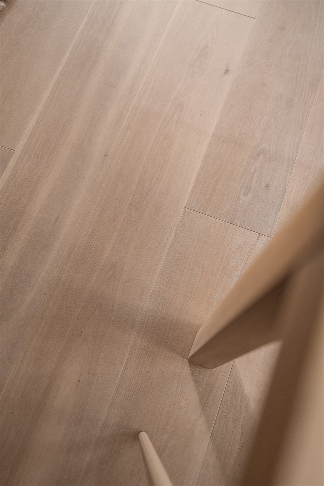 Gulv i stuen og soverom er belagt med Kährs en-stavs eikeparkett. Galleribilde