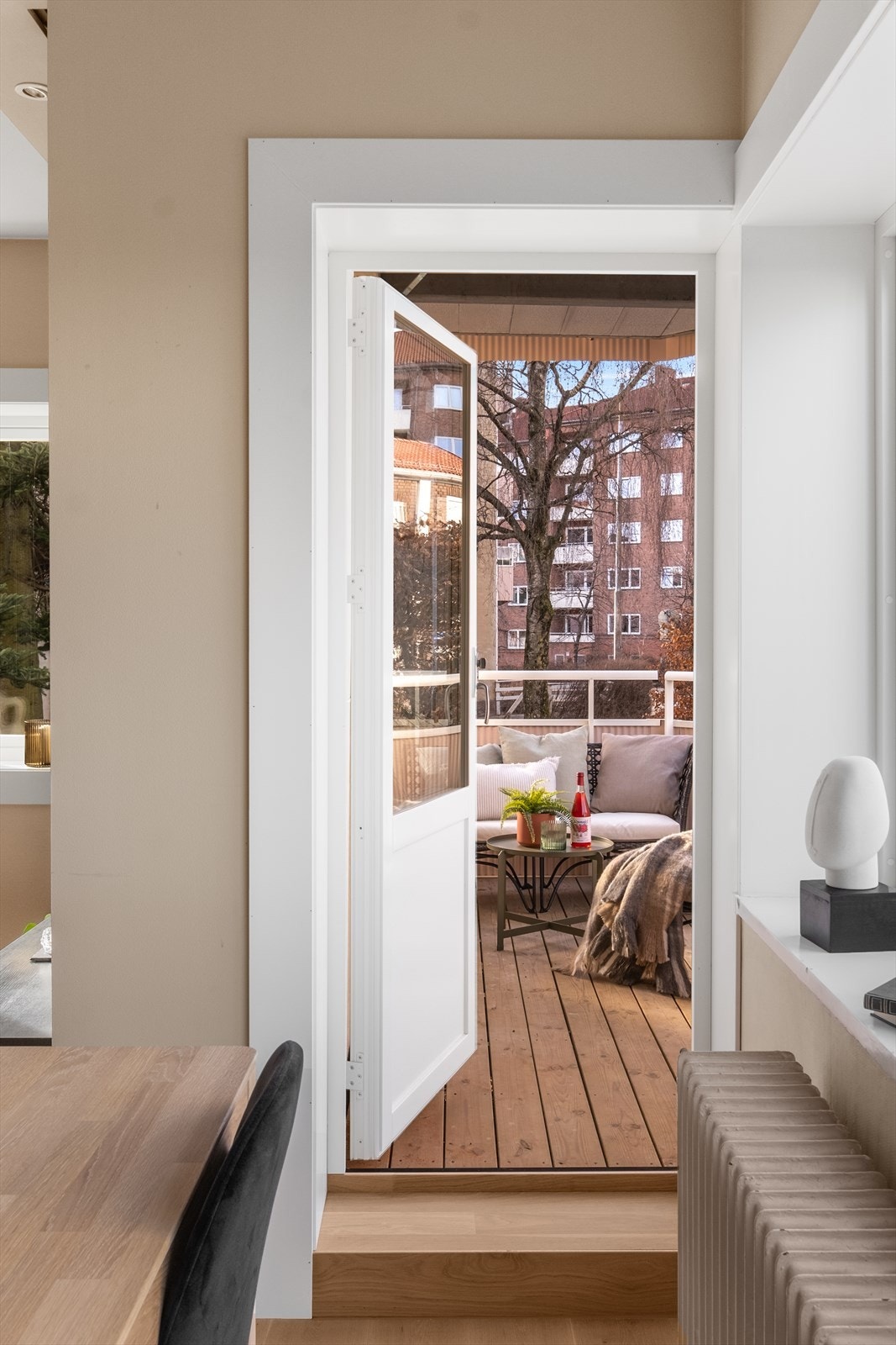 Fra stuen er det utgang til balkong. Galleribilde