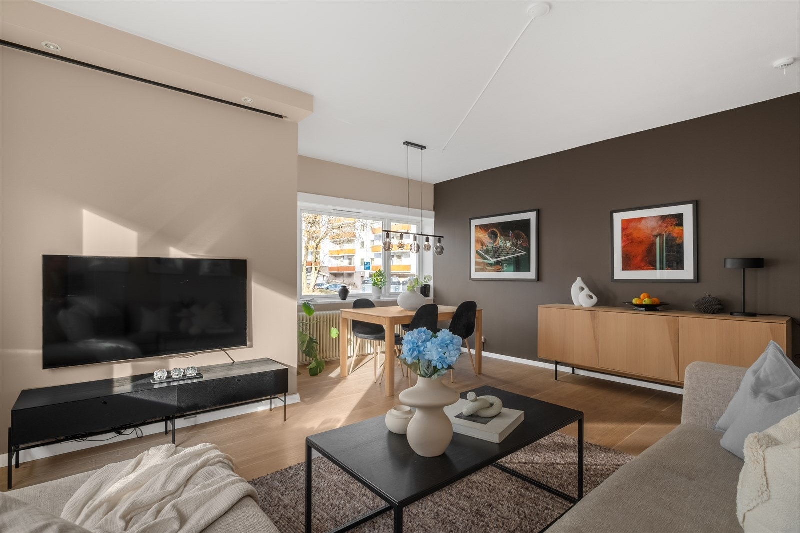 Varmtvann, fyring, kabel-TV og internett inkludert i felleskostnadene. Galleribilde