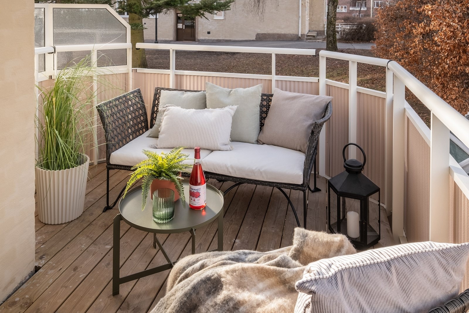 God plass til utemøblement og grill. Galleribilde