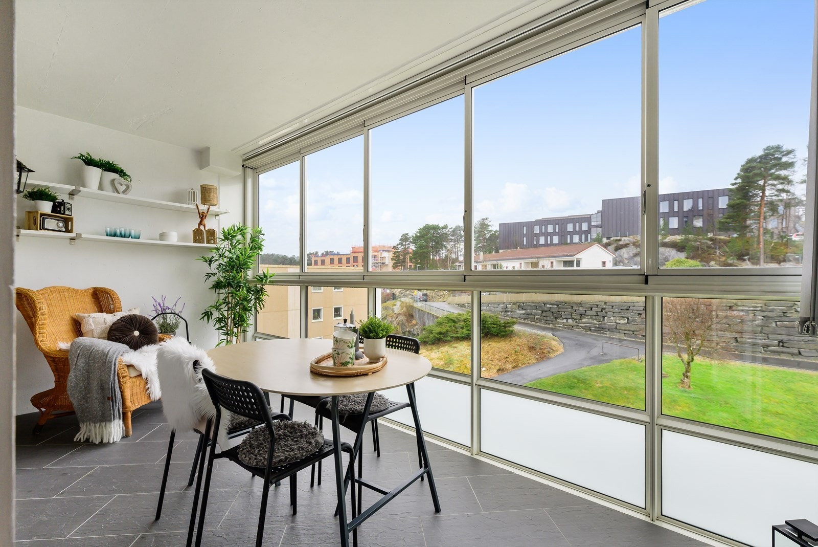 Herlig innglasset altan, vendt mot vest Galleribilde