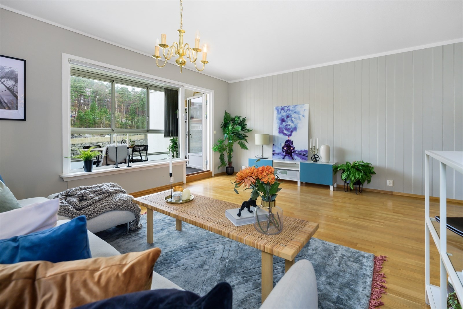 Fra stue er det dør ut til vinterhagen Galleribilde