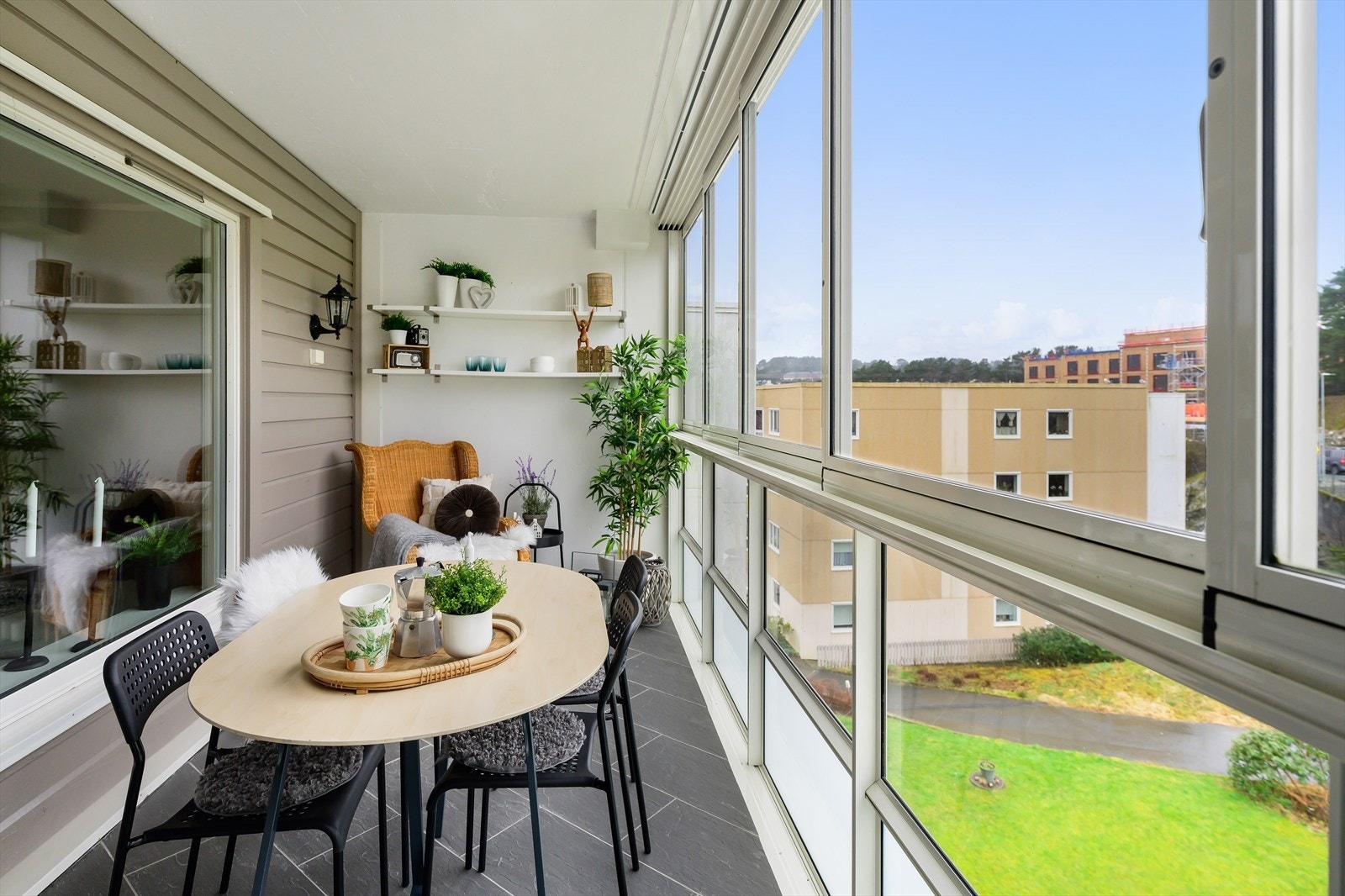 Innglasset altan med skyvevindu Galleribilde