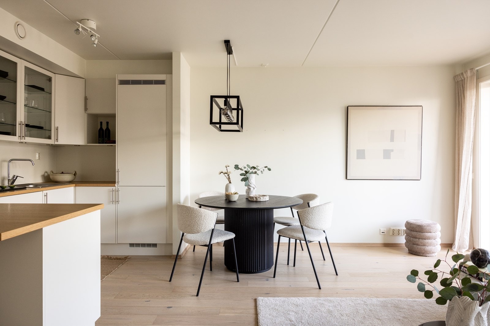 God plass til å invitere gjester på middagsbesøk og ha koselige stunder rundt middagsbordet. Galleribilde