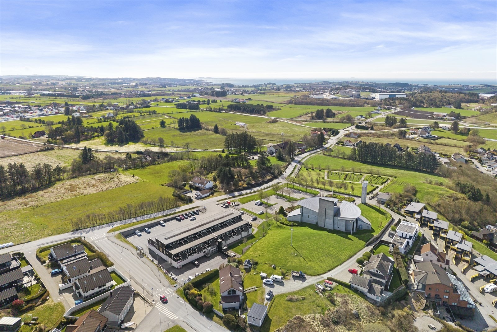 Videre er det kun 10 minutters sykkeltur fra Randaberg sentrum og 12 minutters kjøring fra Stavanger sentrum. Galleribilde