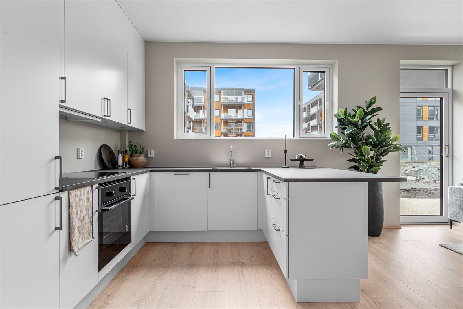 Som grunnoppvarming i leiligheten vil du ha vannbåren varme i alle oppholdsrom bortsett fra soverom. Galleribilde