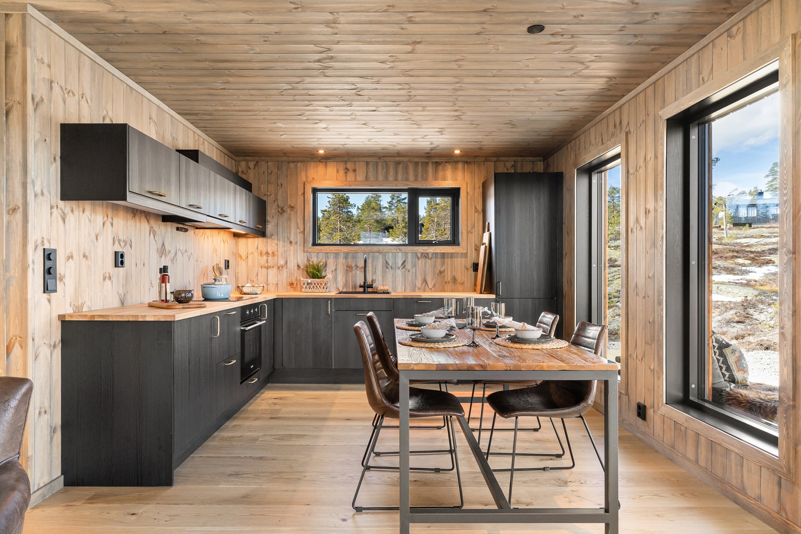 Fjellstul i reisverk Galleribilde