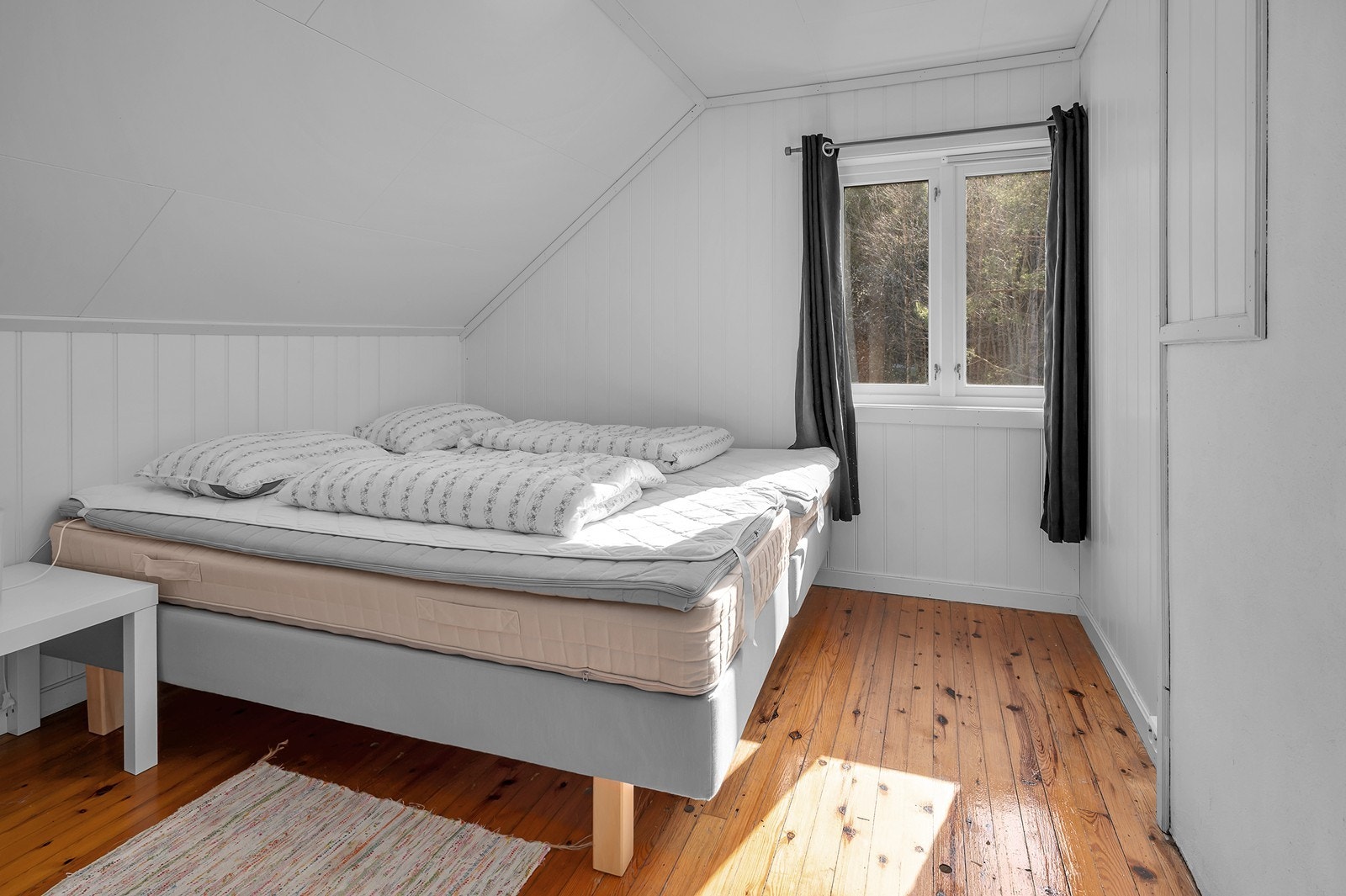 Soverom med plass til seng Galleribilde