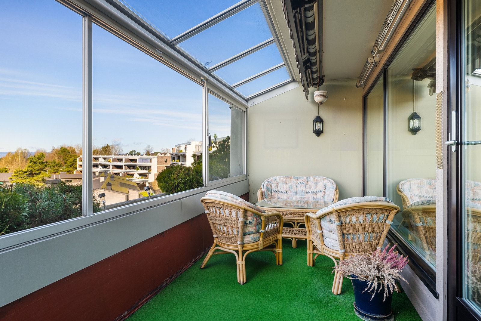 Innglasset terrasse, gir forlenget bruksmuligheter gjennom flere sesonger Galleribilde