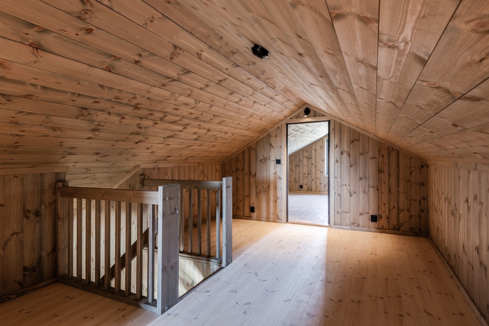 Hemsrom med trapp Galleribilde