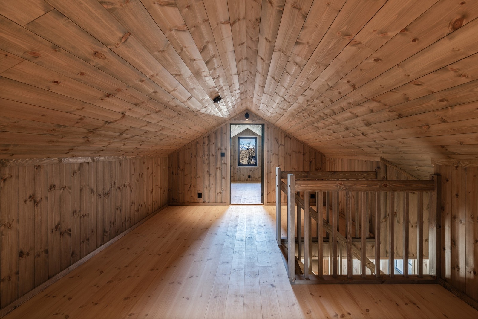 Hemsen består av tre disponible rom Galleribilde