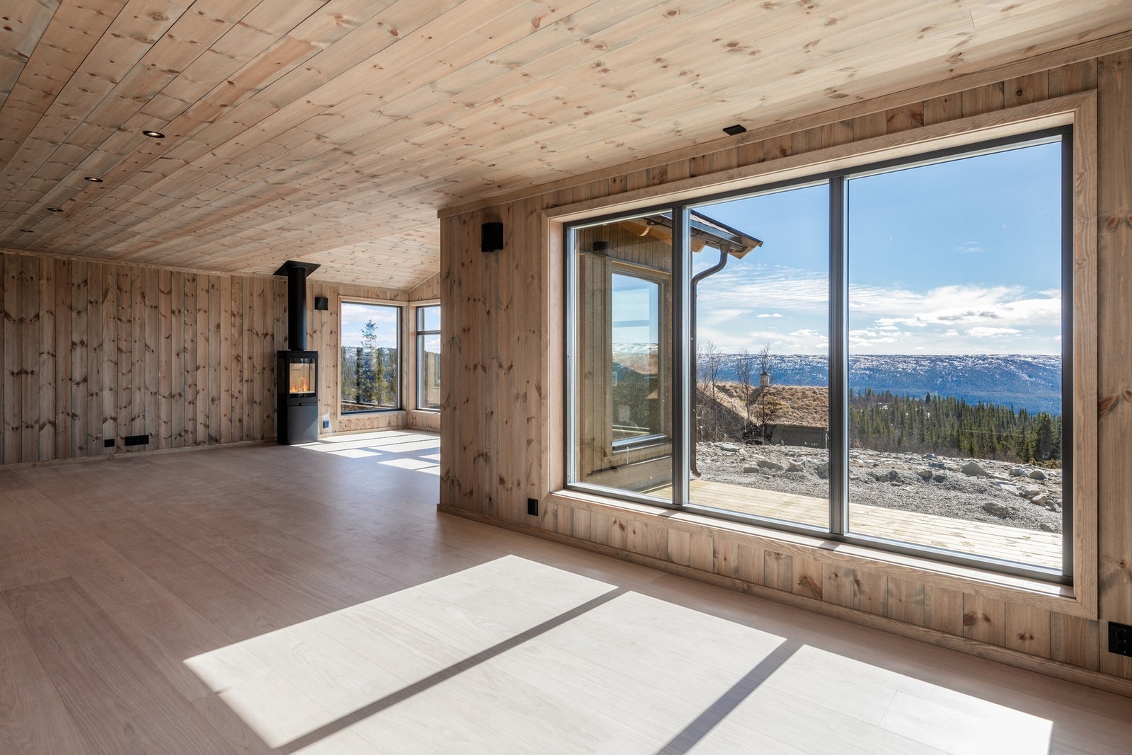 Innred med en hyggelig spisestue og skap gode minner Galleribilde