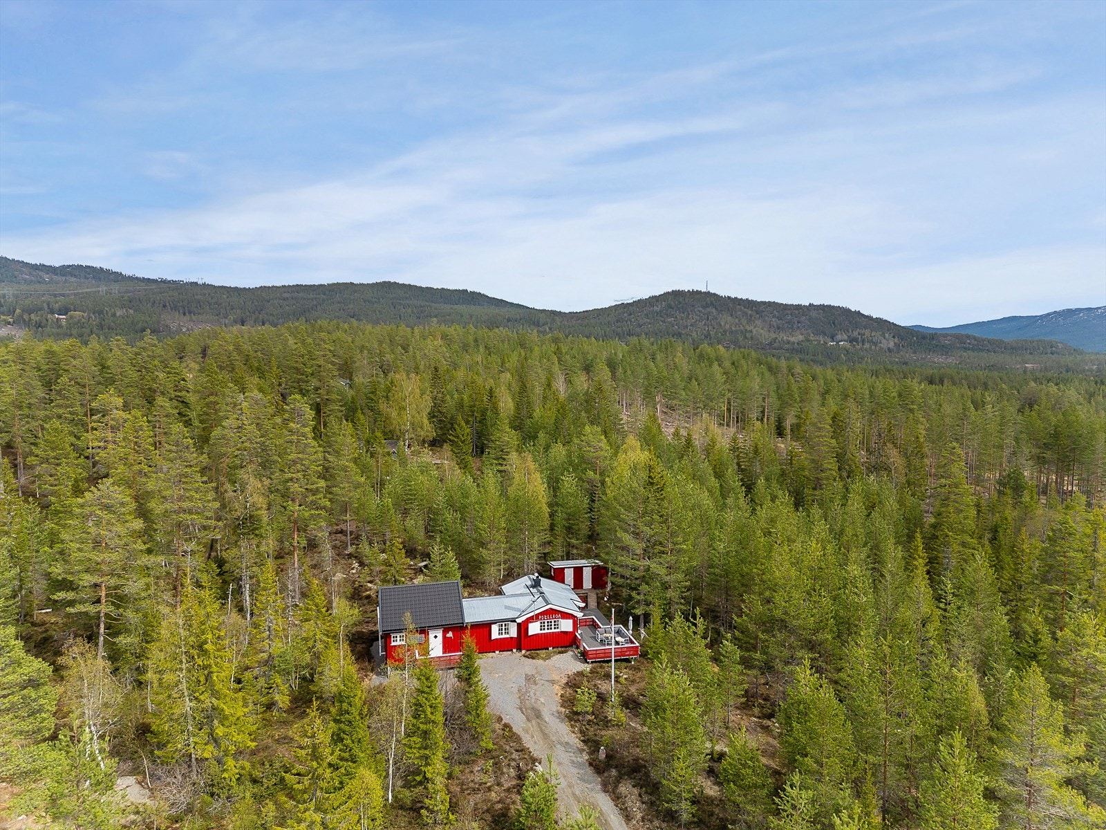 Flott helårshytte i Jondalen med nyere tilbygg og fint turterreng i umiddelbar nærhet. Galleribilde
