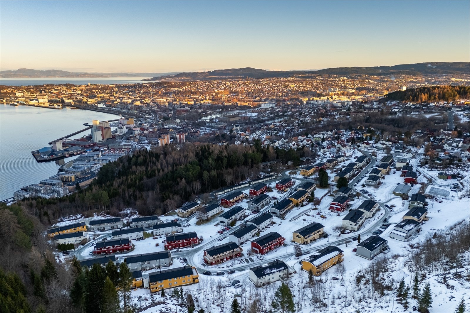 Skogen og nærområdet innbyr til friluftsaktiviteter året rundt, enten det er turgåing, sykling eller skiturer om vinteren. Galleribilde