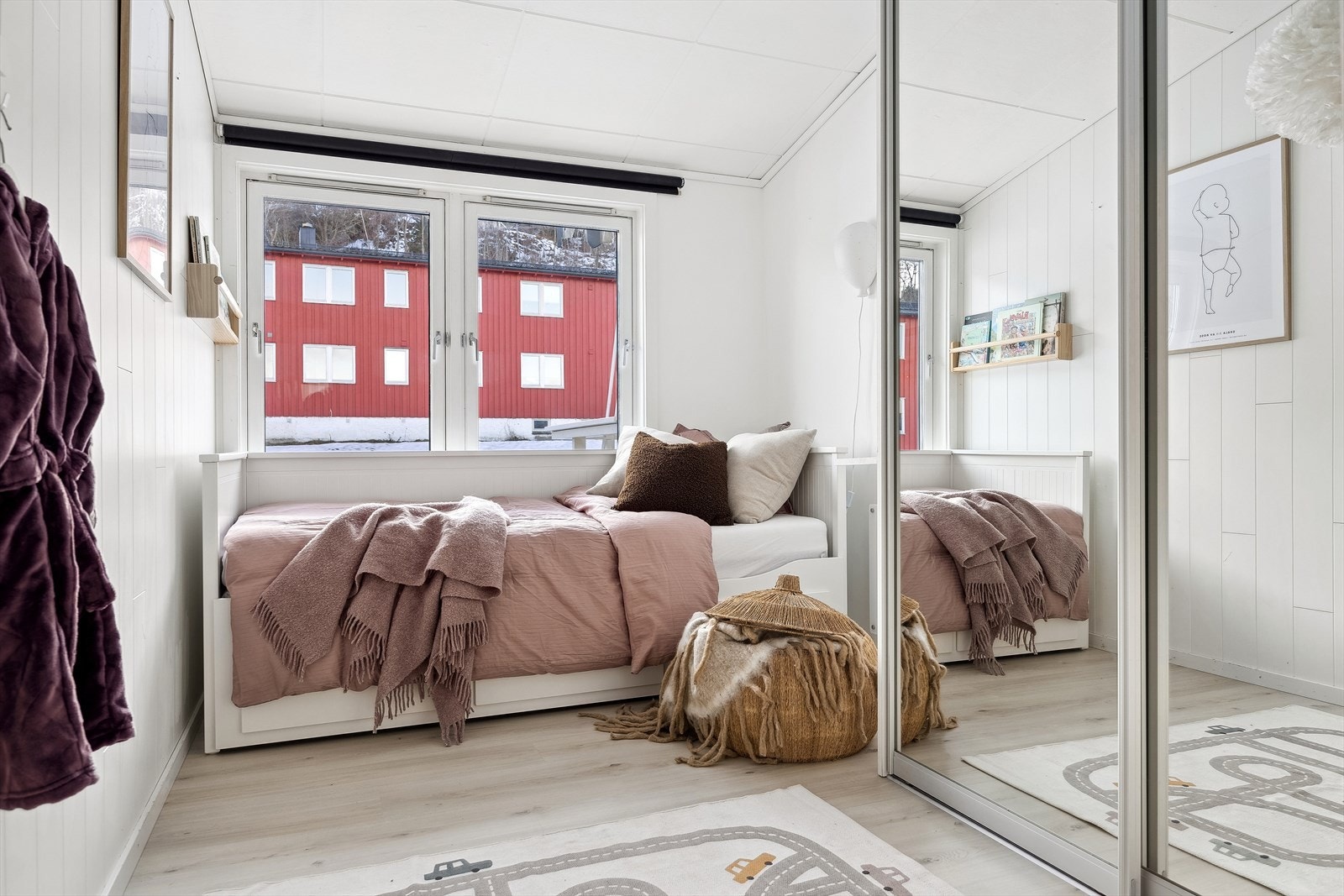 Dette soverommet måler ca. 8,5 kvm og egner seg godt som barnerom, gjesterom eller kontor. Galleribilde